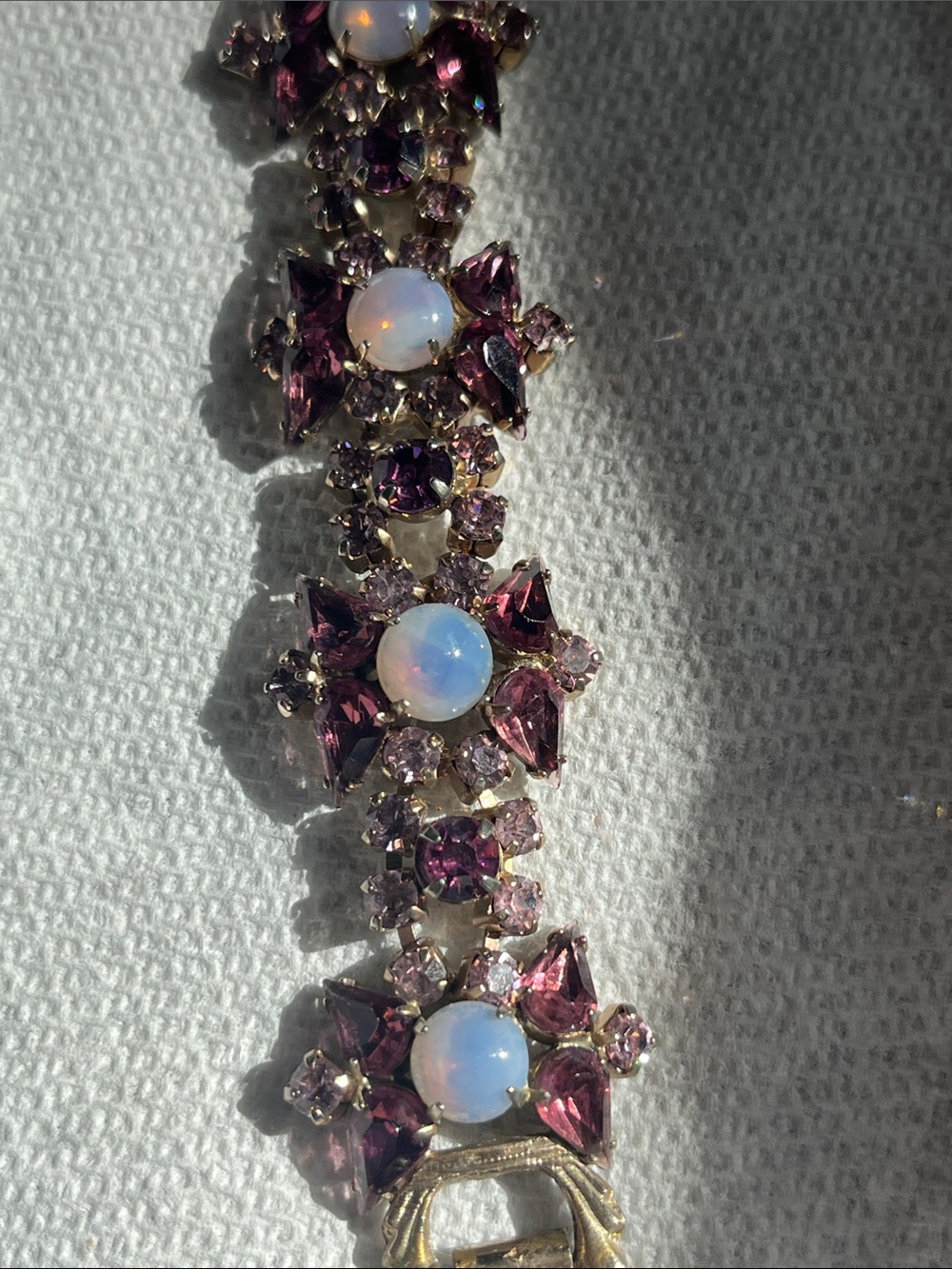 Vntg. 1950s-60s elegant purple bracelet